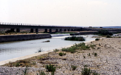 Salto artificiale del fiume per ossigenazione delle acque, al confine tra il territorio di Cerignola e quello di Canosa.