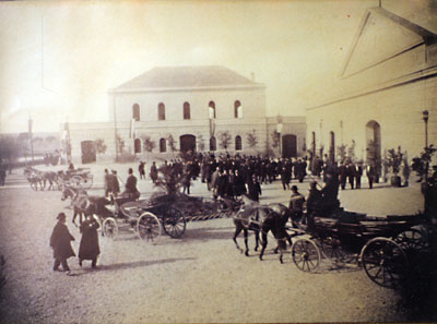 Arrivo dei congressisti, nel 1903, all'azienda Santo Stefano di Giuseppe pavoncelli. (foto Ieva)