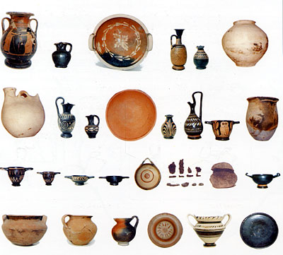 Il corredo funerario della tomba 1. (dal volume GIOVANNA PACILIO - GIUSEPPE COMPAGNI, Terra antica di Cerignola, tra Lup