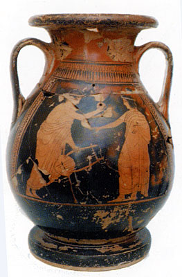Contenitore d'acqua, denominato <i>pelike</i>, a figure rosse. Altezza 33 cm. Sul reperto sono raffigurate due scene: un