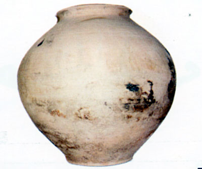 <i>Askos</i> alto cm 19. Reperto della tomba 1. (dal volume GIOVANNA PACILIO - GIUSEPPE COMPAGNI, Terra antica di Cerign