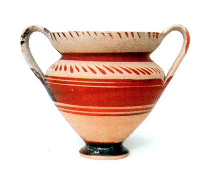 <i>Kantharos</i> alto cm 10. Reperto della tomba 2. (dal volume GIOVANNA PACILIO - GIUSEPPE COMPAGNI, Terra antica di Ce