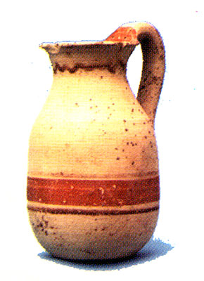 <i>Olpe</i> alta 12 cm con decorazione a fasce. Reperto della tomba 6. (dal volume GIOVANNA PACILIO - GIUSEPPE COMPAGNI,