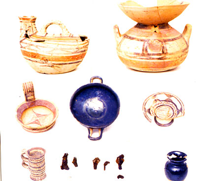 Corredo funerario della tomba 10. (dal volume GIOVANNA PACILIO - GIUSEPPE COMPAGNI, Terra antica di Cerignola, tra Lupar