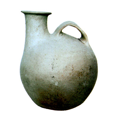 Askos alto 27 cm, a corredo della tomba. (dal volume GIOVANNA PACILIO - GIUSEPPE COMPAGNI, Terra antica di Cerignola, tr