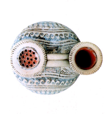 Askos figurato, a corredo della tomba. (dal volume GIOVANNA PACILIO - GIUSEPPE COMPAGNI, Terra antica di Cerignola, tra 