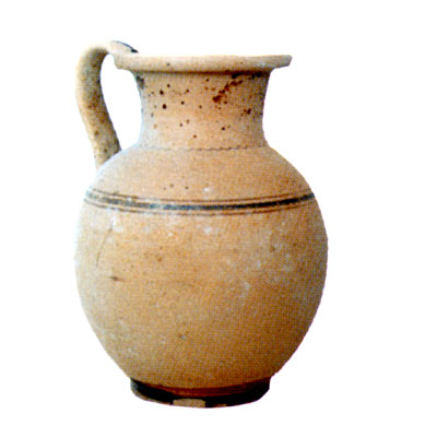 Brocca alta 15 cm, a corredo della tomba. (dal volume GIOVANNA PACILIO - GIUSEPPE COMPAGNI, Terra antica di Cerignola, t