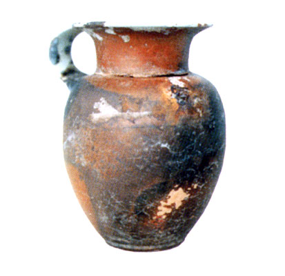 Brocca alta 11 cm, a corredo della tomba. (dal volume GIOVANNA PACILIO - GIUSEPPE COMPAGNI, Terra antica di Cerignola, t