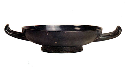 Salapia: coppa a vernice nera del IV secolo a. C. ritrovata in una tomba . (dal volume IL MUSEO DI FOGGIA, Foggia 1986)