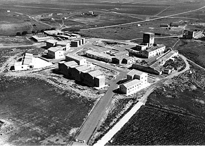 Veduta dall'alto della parte antica e di quella moderna di Borgo Libertà, un tempo Torre Alemanna, sede dei Cavalieri de