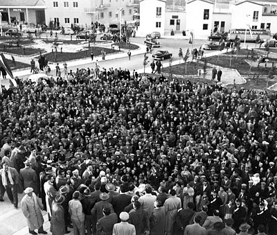 La piazza principale il giorno dell'inaugurazione del Borgo. (Foto d'archivio della Regione Puglia)