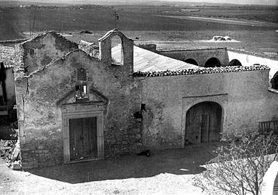 La chiesetta di Santa Maria dei Teutonici, prima del restauro. (Foto d'archivio della Regione Puglia)