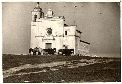 La chiesa con campanile dedicata a S. Giuseppe. (foto Francesco De Luca)