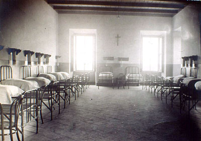 Dormitorio del convitto della Regia Scuola di Agricoltura. (foto Gioacchino Albanese)