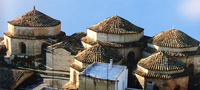 Chiesa di S. Francesco: le sei cupole ottagonali di stile bizantino. (foto Gioacchino Albanese)