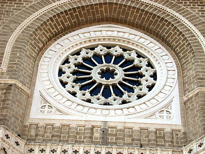 Duomo Tonti: rosone. (foto Gioacchino Albanese)
