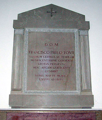 Duomo Tonti: tomba del benefattore Paolo Tonti. (foto Gioacchino Albanese)