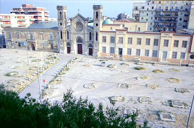 Piano delle fosse: chiesa di San Domenico che si affaccia sul Piano. (foto Gioacchino Albanese)