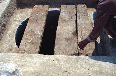 Piano delle fosse: imboccatura circolare della fossa. (foto Gioacchino Albanese)