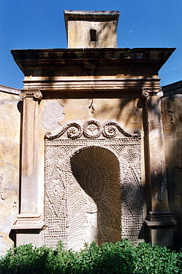 Palazzo Coccia-Cirillo: fontana del belvedere. (foto Gioacchino Albanese)