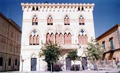 Palazzo Manfredi: prospetto. (foto Gioacchino Albanese)