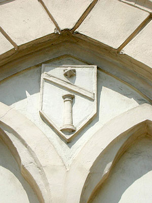 Palazzo Manfredi: arcata del pianoterra. (foto Gioacchino Albanese)