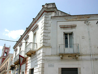 Palazzo Pignatelli: dislivello tra pars vetera e pars nova dell'edificio. (foto Gioacchino Albanese)