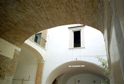 Palazzo Pignatelli: cortile interno. (foto Gioacchino Albanese)