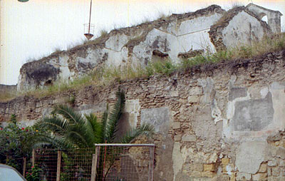 S. Agostino: ruderi delle celle del vecchio convento. (foto Gioacchino Albanese)