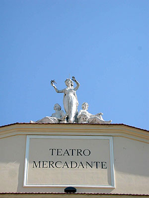 Teatro Mercadante: timpano con muse. (foto Gioacchino Albanese)