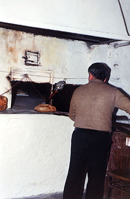 Il forno pubblico a legna. Il luogo deputato dei sapori di una volta. (foto Gioacchino Albanese)