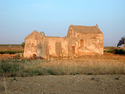 I due corpi di fabbrica che compongono la masseria dell'Annunziata. (foto Gioacchino Albanese)