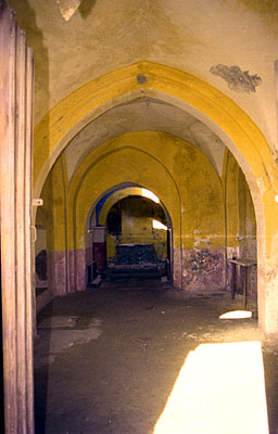 Ingresso e navata della chiesetta. (foto Gioacchino Albanese)