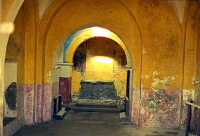 Arco trionfale costituito da archi asimmetrici. (foto Gioacchino Albanese)