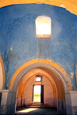Finestrella che illumina il presbiterio. (foto Gioacchino Albanese)