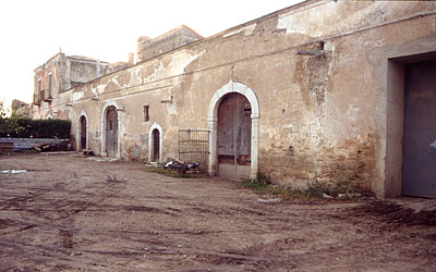 Spazio, localmente definito campana, antistante la masseria Belmantello e adibito, nel passato, a lavori di trebbiatura 