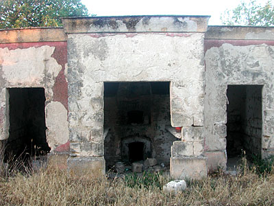 Forno e legnaia . (foto Gioacchino Albanese)