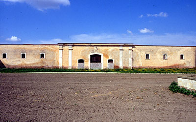 Prospetto centrale dello stabilimento del duca di Doudeville. (foto Gioacchino Albanese)