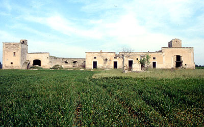 Prospetto frontale dell'intero complesso architettonico della masseria Filauro. (foto Gioacchino Albanese)