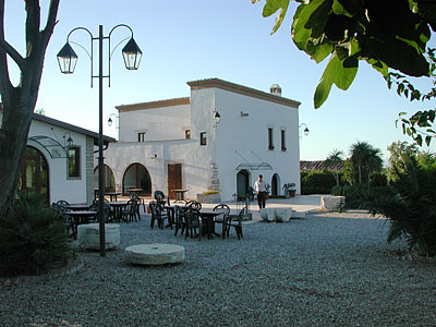 Masseria il Gelso: facciata laterale dell'edificio principale. (foto Gioacchino Albanese)