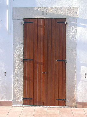 Masseria il Gelso: architrave con data di costruzione. (foto Gioacchino Albanese)