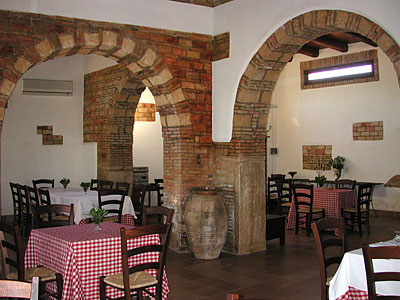 Masseria il Gelso: interno dell'edificio minore. (foto Gioacchino Albanese)