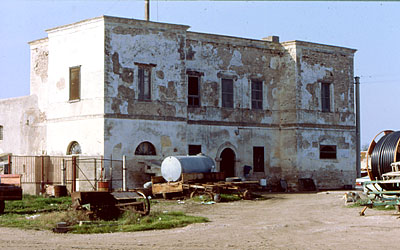 L'edificio principale della masseria è una costruzione turrita. (foto Gioacchino Albanese)