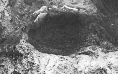 Focolare preistorico posto ad un livello del terreno assegnabile all'età neolitica. (foto Sovrintendenza archeologica)