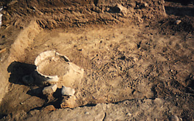 Sepolture preistoriche, in vaso, per neonati. (foto Sovrintendenza archeologica )