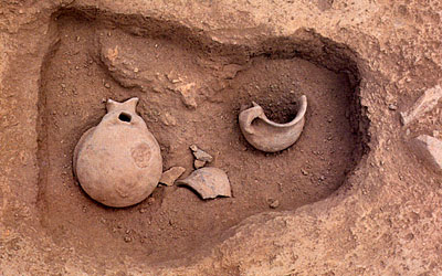 Vasi preistorici di varia forma ritrovati a Ripalta. (foto Sovrintendenza archeologica)