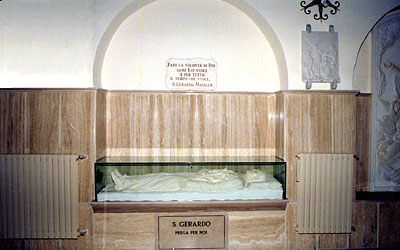 Teca in vetro con il corpo di S. Gerardo. Opera del maestro artigiano Nicola Calderisi. (foto Gioacchino Albanese)