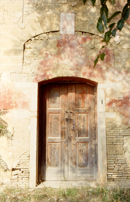 Testimonianza del susseguirsi delle vicende storiche su questa masseria è il simbolo del fascio posto al di sopra dello 