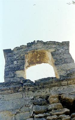 Cella campanaria in tufo. (foto Gioacchino Albanese)