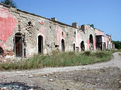Masseria Montarcuccio: la serie di edifici a schiera. (foto Gioacchino Albanese)